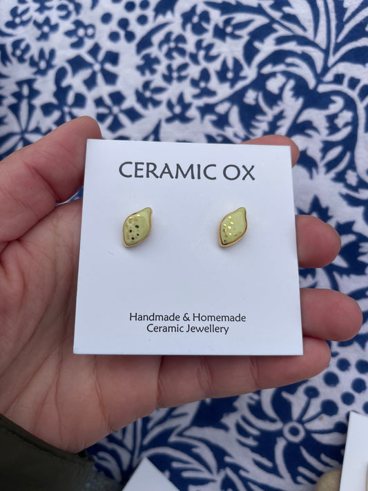 Tiny lemon studs