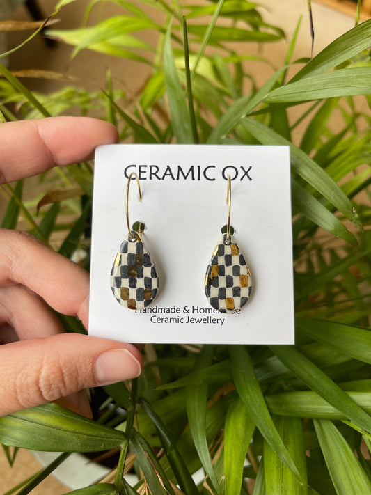 Checkerboard drop hoops